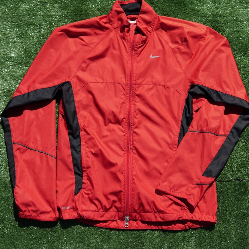 NIKE FIT RED WINDBREAKER